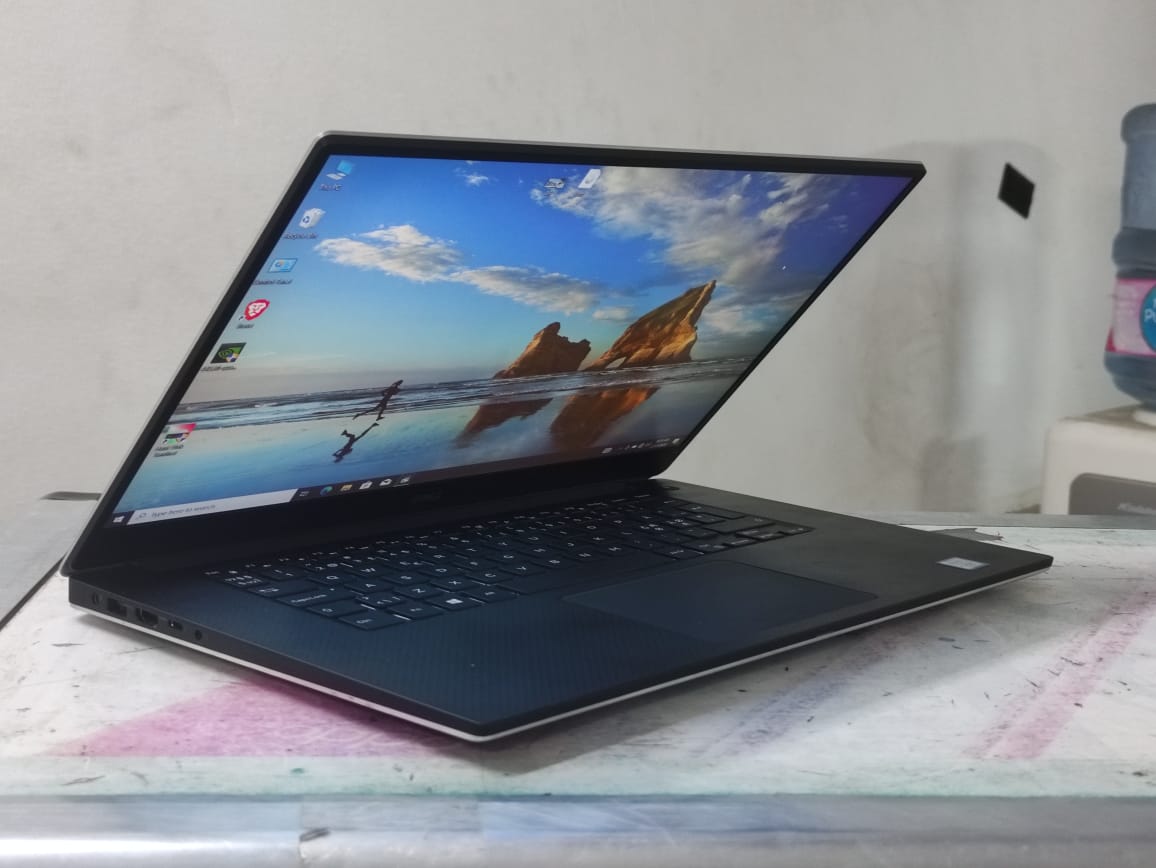 Dell Latitude 5530 Laptop Intel Core i5 12th 1245U , Intel UHD Graphics Card , 15.6″ FHD ,8GB RAM ,256GB SSD M.2 Window 11 بالكارتونة كالجديد تماما