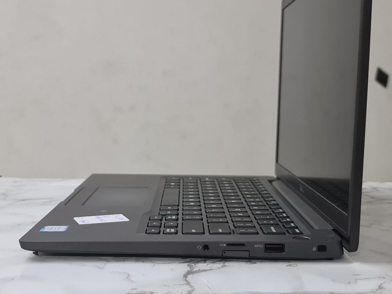 Dell Latitude 7400 Intel Core I5-8265U 8GB Ram 256GB SSD Intel UHD Graphics 620 14″ Inch FHD