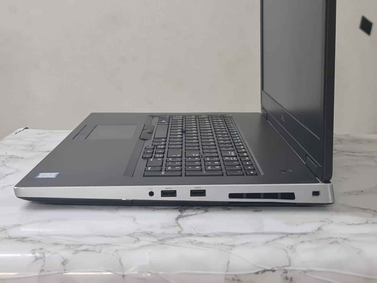 Dell Precision 7740 Intel Core I9-9880H Ram 16GB DDR4 512GB SSD NVIDIA Quadro RTX4000 8GB 17.3″ FHD