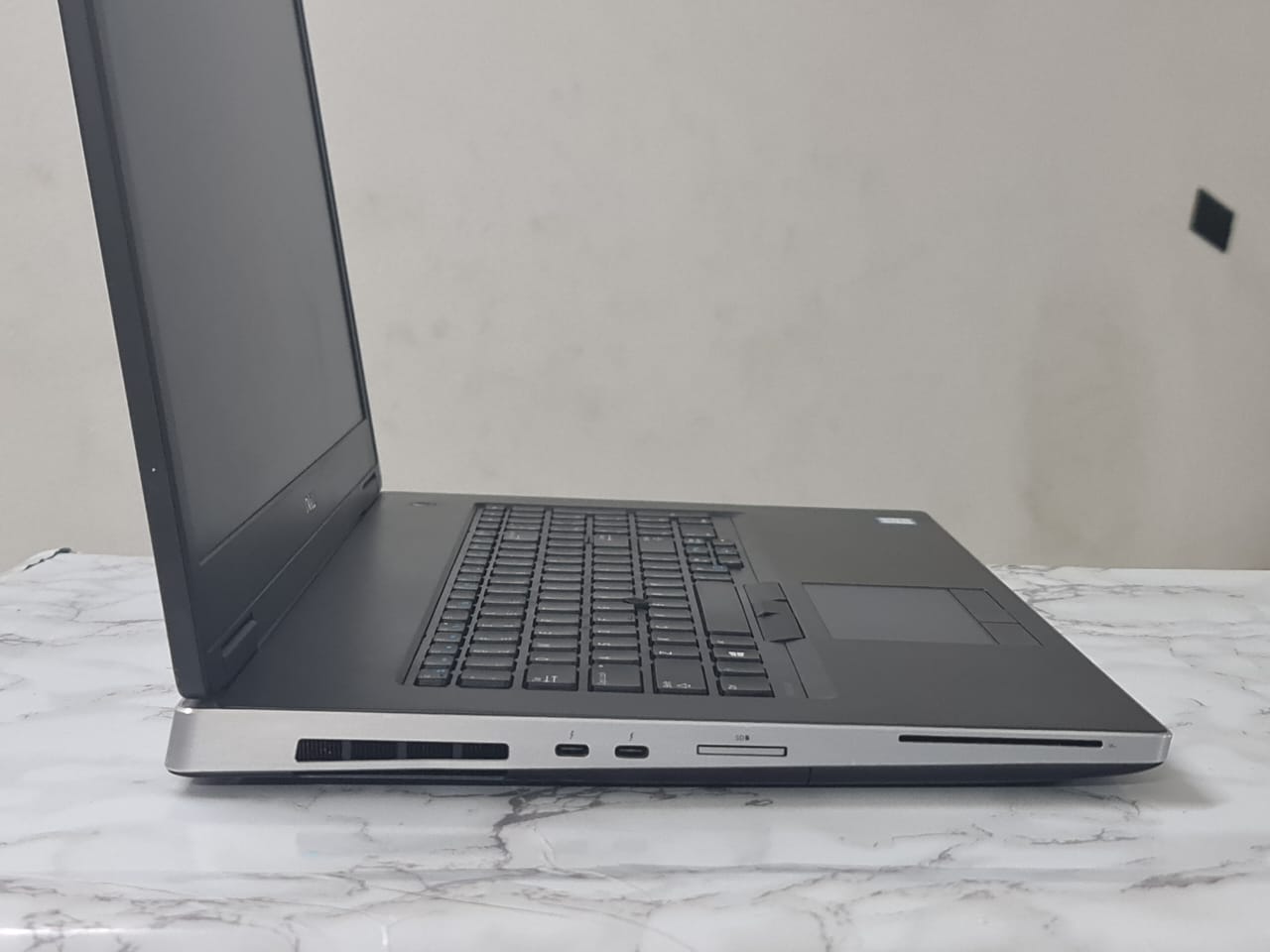 Dell Precision 7740 Intel Core I9-9880H Ram 16GB DDR4 512GB SSD NVIDIA Quadro RTX4000 8GB 17.3″ FHD