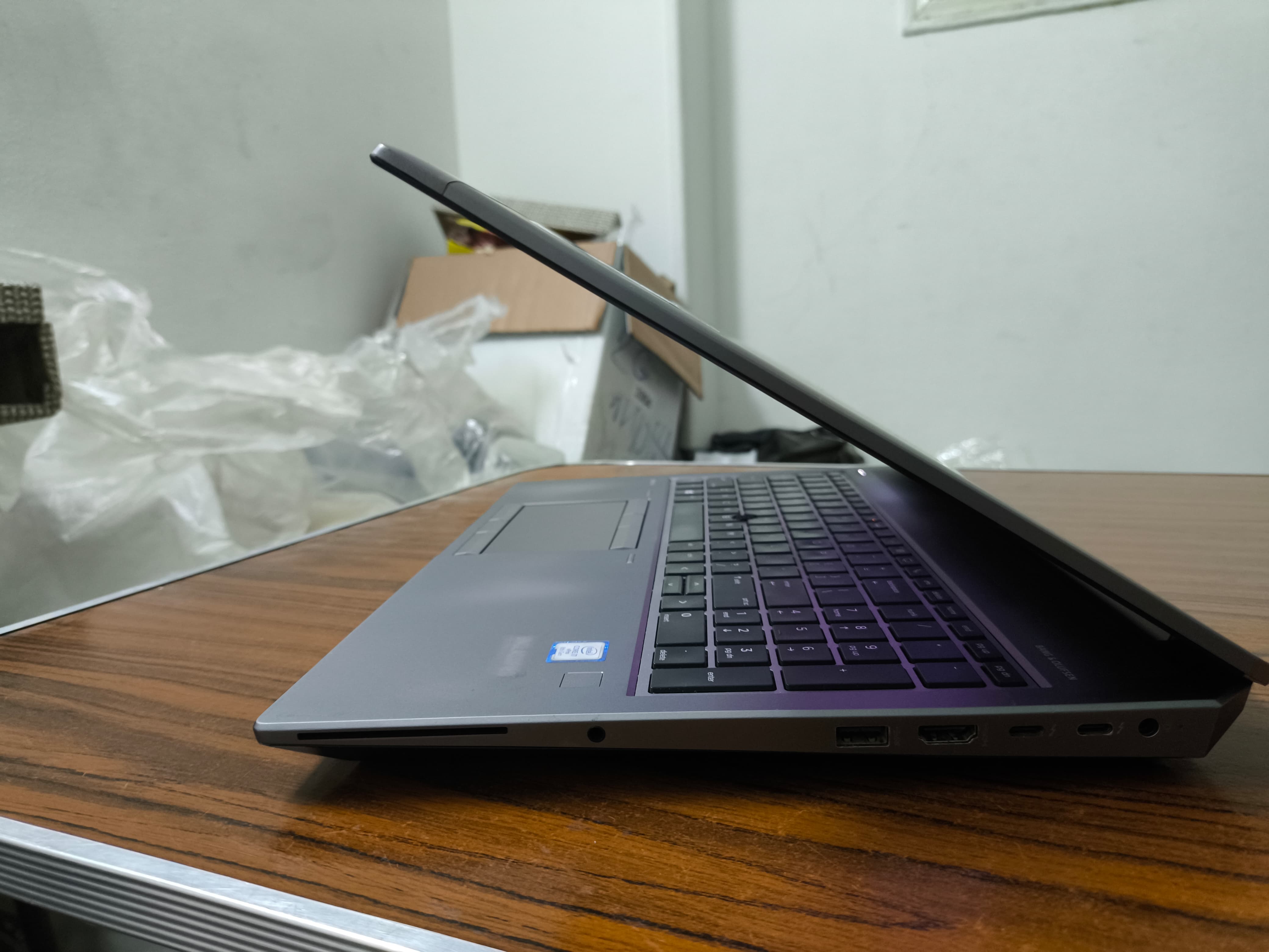 HP ZBook G5 – Core i7-8850H –RAM 16G – SSD 512 M2 – Nividia P2000 – for pes 22 – fifa 22 – for all adobe programs v