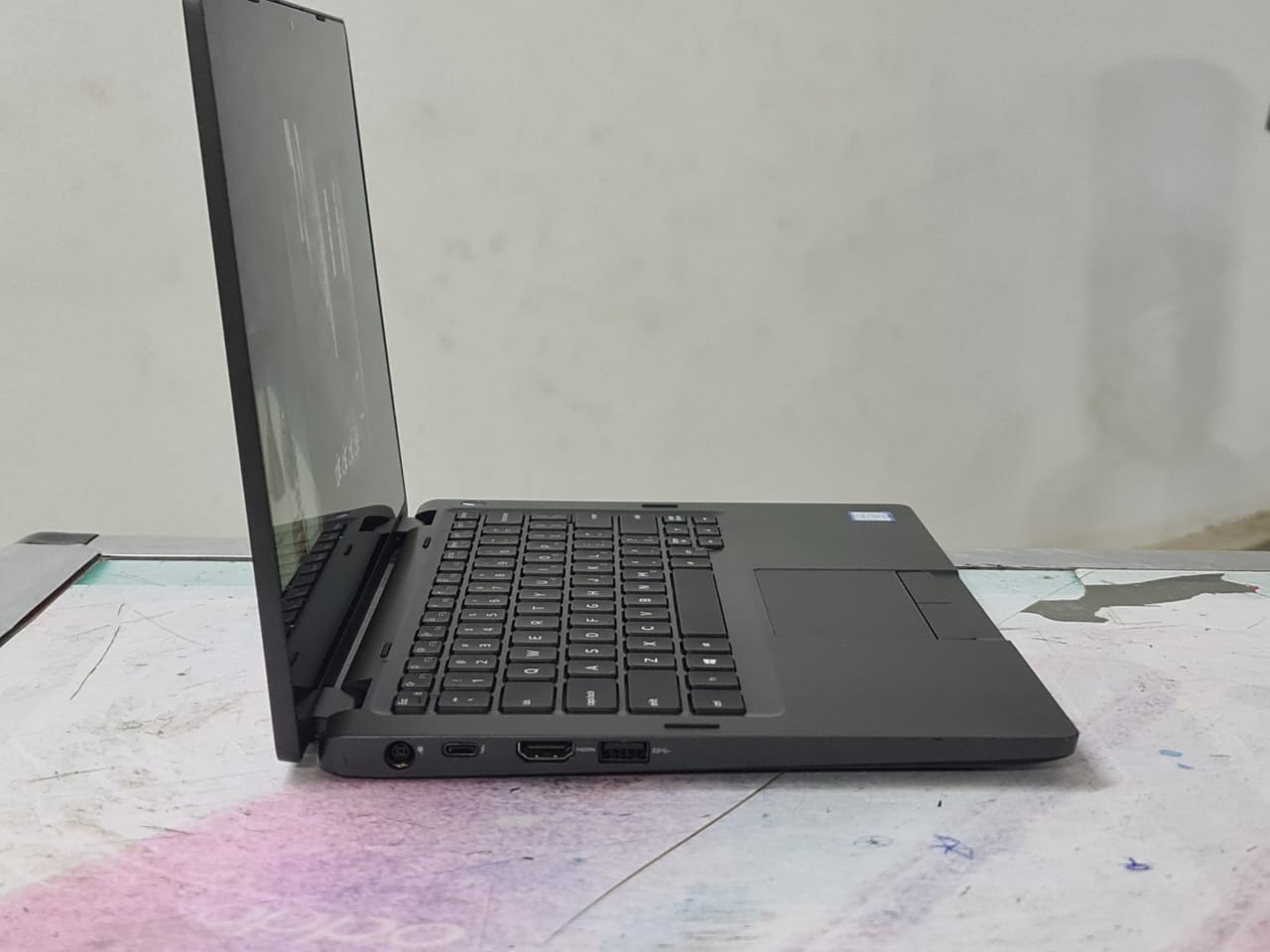 Dell Latitude 13 5300 2-in-1 8th Gen. Core i7 Ram 8 GB SSD 256GB 13.3 FHD Touch X360 Gorilla Glass Screen Windows 10 Pro - 8