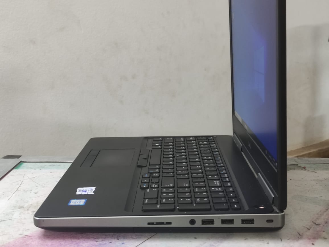 Dell Precision 7520 Core I7 6820HQ RAM 16GB – SSD 512GB – NIVIDIA 4G وحش الالعاب ( بيس 21 – فيفا 21 ) وبرامج ادوبي - 2