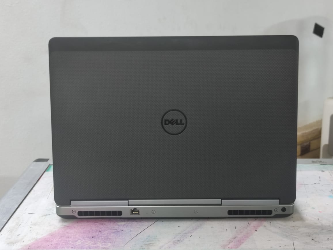 Dell Precision 7520 Core I7 6820HQ RAM 16GB – SSD 512GB – NIVIDIA 4G وحش الالعاب ( بيس 21 – فيفا 21 ) وبرامج ادوبي - 3