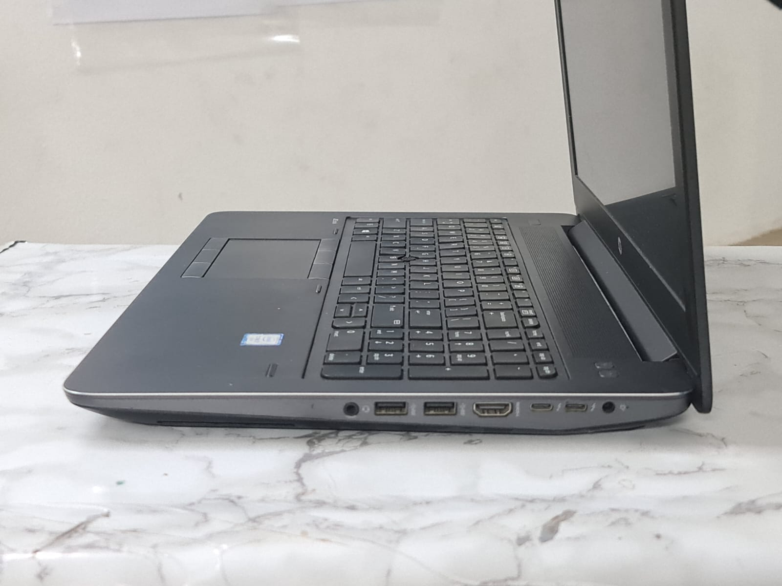 HP ZBOOK 17 G3 – CORE I7 HQ – SSD 256G – RAM 16G – NVIDEA M2000M 4G