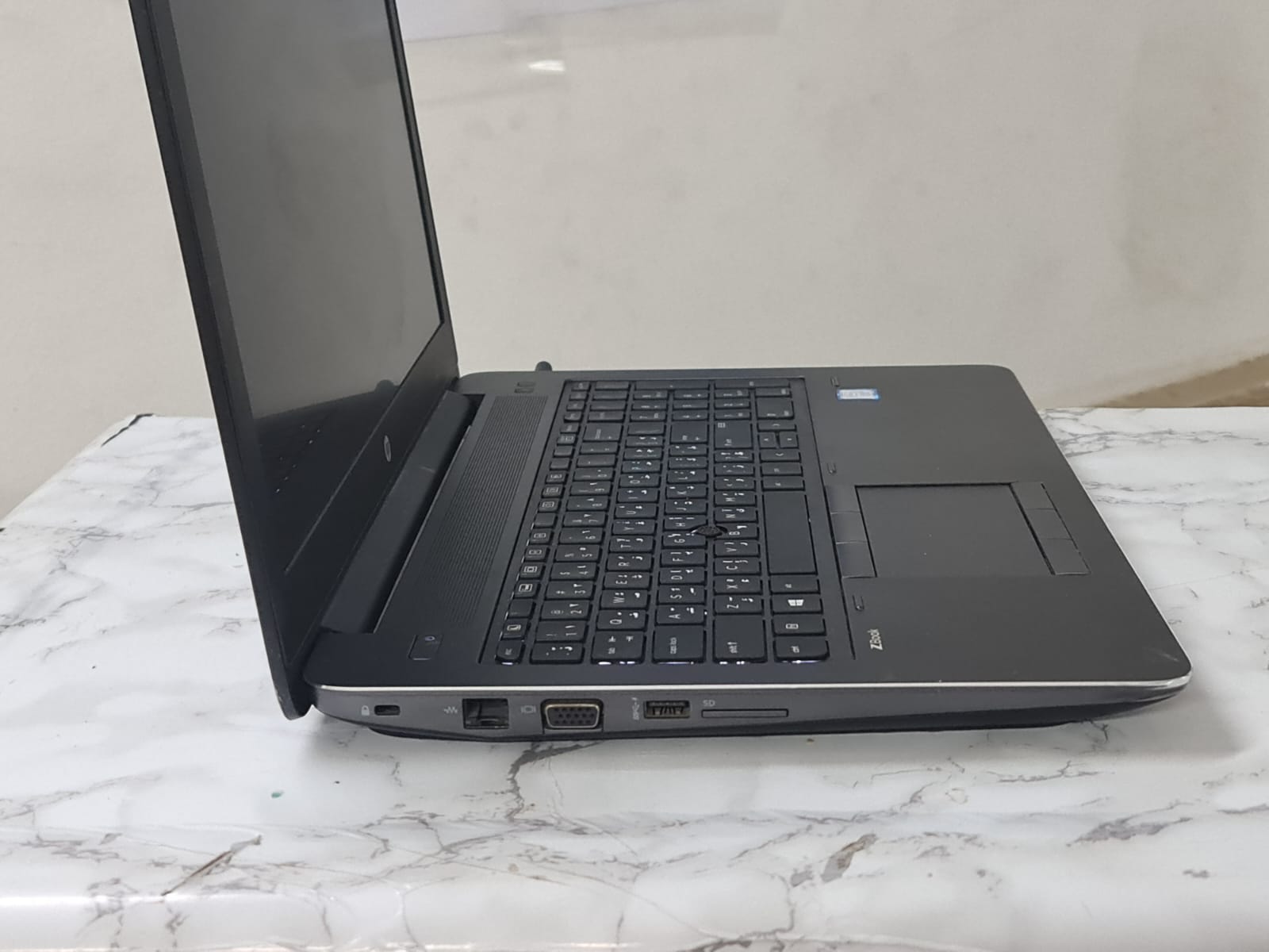 HP ZBOOK 17 G3 – CORE I5 HQ – SSD 256G – RAM 16G – NVIDEA M1000M 2G