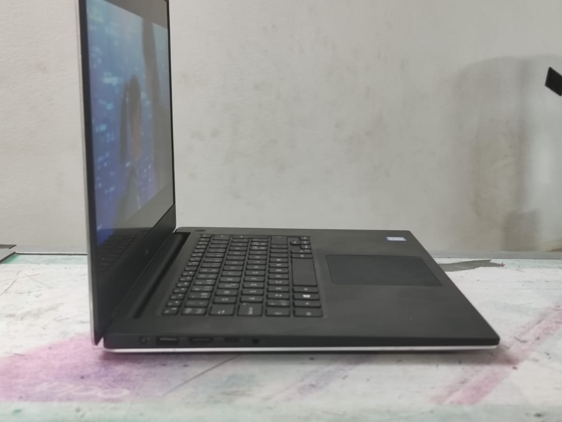 Dell Latitude 5530 Laptop Intel Core i5 12th 1245U , Intel UHD Graphics Card , 15.6″ FHD ,8GB RAM ,256GB SSD M.2 Window 11 بالكارتونة كالجديد تماما