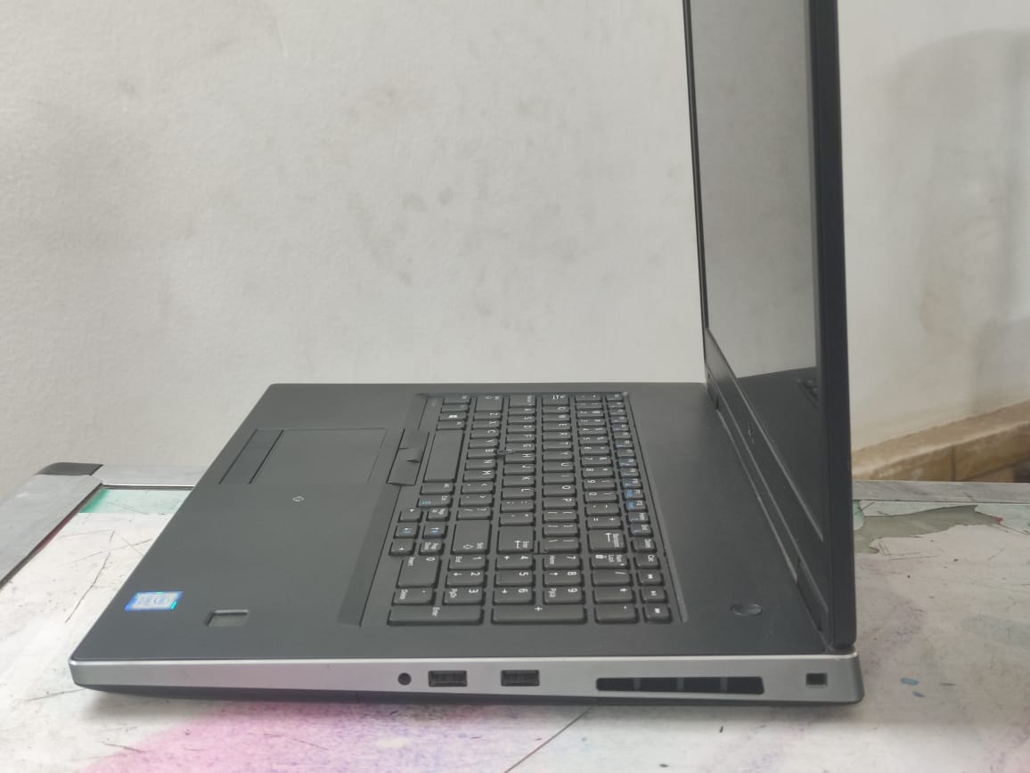 Dell Precision 7730 Intel Core I7-8850H 16GB Ram 512GB SSD Nvidia Quadro P5200 16GB 17.3″ Inch FHD
