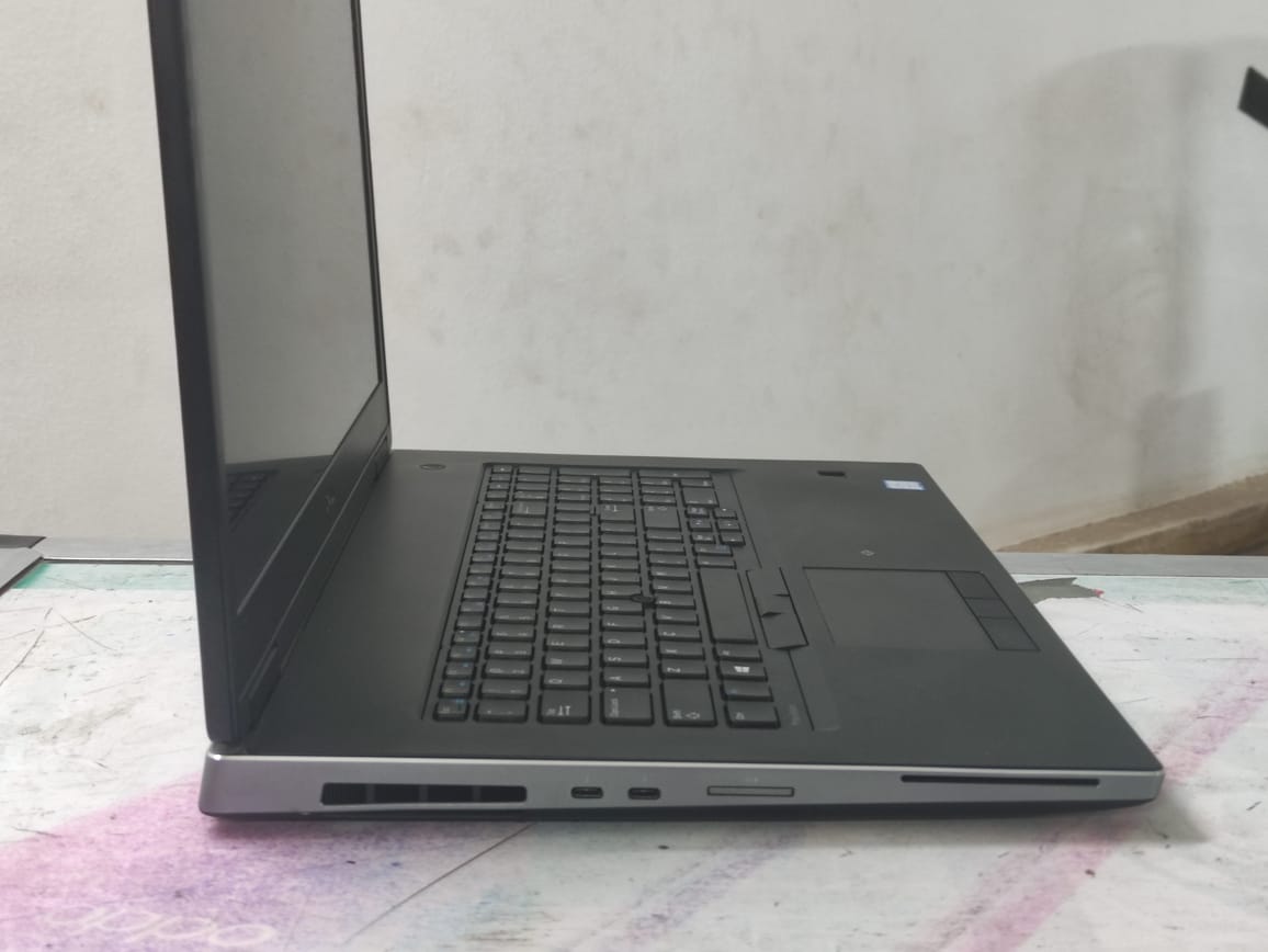 Dell Precision 7730 Intel Core I7-8850H 16GB Ram 512GB SSD Nvidia Quadro P5200 16GB 17.3″ Inch FHD