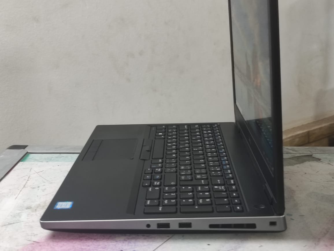 Dell Precision 7530 intal core i7 8750h – 512 SSD NVME – 16G RAM – NVIDEA P2000 4G DDR5 القوة والكفائة والسرعه في جهاز واحد